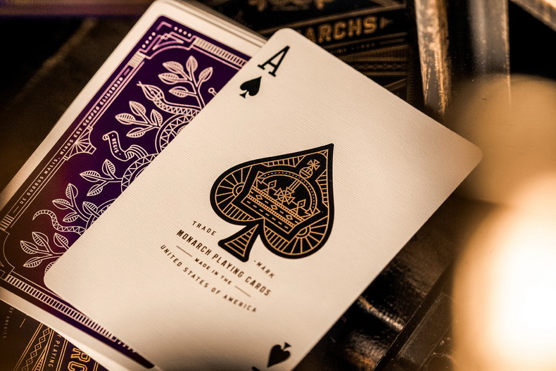 Purple Monarch Spielkarten von – Board Game Viral Bewertung und Preis